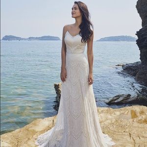 Wedding Dress - NEW, NEVER WORN - Size 4